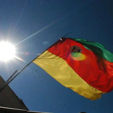*** Lauro - Bandeira Rio grande do Sul ***Bandeira do riogrande do sul ao sol