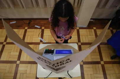 PORTO ALEGRE, RS, BRASIL,18/06/2019- Alunos do 3º Ano do Ensino Fundamental vão participar de uma eleição dos líderes usando urnas eletrônicas. O evento terá participação do TRE, que vai falar sobre questões como importância do voto no exercício da cidadania.(FOTOGRAFO: TADEU VILANI / AGENCIA RBS)