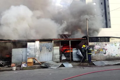 Incêndio no bairro Floresta, em Caxias