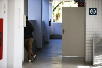  PORTO ALEGRE, RS, BRASIL, 19-06-2019: Alunos que ingressaram como cotistas raciais da UFRGS, passam por verificação se são mesmo negros (FOTO FÉLIX ZUCCO/AGÊNCIA RBS, Editoria SuaVida).