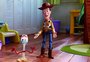 Em "Toy Story 4", novo brinquedo entra em apuros, e Woody parte em última aventura