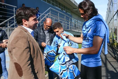 cavani, grêmio, alberto guerra, camisa celeste