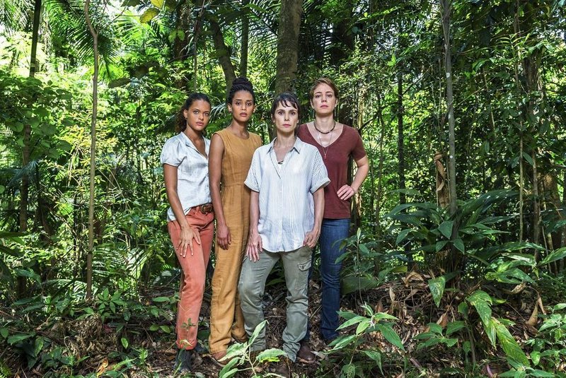 Thainá Duarte (Clara), Taís Araújo (Verônica), Débora Falabela (Natalie) e Leandra Leal (Luiza) estrelam a primeira série exclusiva do Globoplay: Aruanas