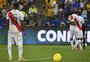 Com lesão no joelho esquerdo, Farfán é cortado da Copa América