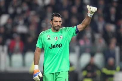 Juventus Vs Olympiques Lyonnais Buffon, em jogo da Juventus vs Olympique LyonnaisEditoria: SPOLocal: TorinoIndexador: Salvatore GiglioSecao: CALCIOFonte: DigitaleFotógrafo: Salvatore Giglio