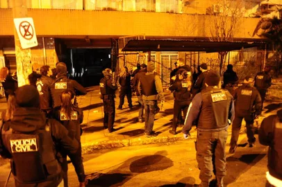  PORTO ALEGRE,RS,BRASIL.2019,06,26.Operação policial no Carandiru,com cento e cinquenta policiais para prender assaltantes de ônibus.(RONALDO BERNARDI/AGENCIA RBS).