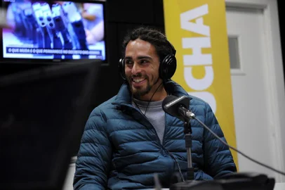  CAXIAS DO SUL, RS, BRASIL, 26/06/2019 - Programa Show dos esportes na Gaúcha Serra com Gustavo Aprile, volante do Juventude. Apresentação de Eduardo Costa e Marcelo Rocha. (Marcelo Casagrande/Agência RBS)