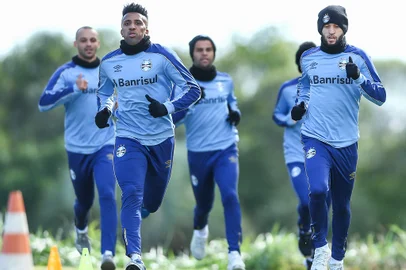 Cortez e Juninho Capixaba, laterais do Grêmio