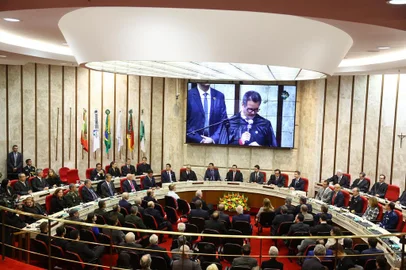  PORTO ALEGRE, RS, BRASIL - 27/06/2019 - Posse do desembargador Victor Luiz dos Santos Laus, novo presidente do TRF4. Ele substitui Carlos Eduardo Thompson Flores. Estiveram presentes o ministro da Justiça, Sergio Moro, e Hamilton Mourão, vice-presidente da República.