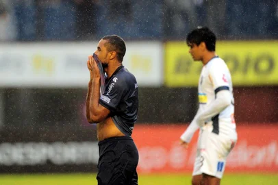 CAXIAS DO SUL, RS, BRASIL, 30/06/2019. SER Caxias x Cianorte, jogo de ida das quartas de final da série D do Campeonato Brasileiro, realizado no estádio Centenário. Na foto, meia Wagner (Caxias). (Porthus Junior/Agência RBS)