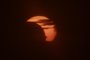  PORTO ALEGRE, RS, BRASIL - Povo se reúne na usina do gasômetro para assistir o eclipse. Na capital o sol ficou 53% coberto pela lua.Indexador: Jeff Botega