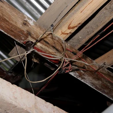  CAXIAS DO SUL, RS, BRASIL (02/07/2019)Relatório da Cipa da Secretaria de Obras aponta que algumas subprefeituras de Caxias estão em situação precária. Em Vila Seca, pavilhões tem fiação elétrica exposta, gambarrias e tomadas soltas. (Antonio Valiente/Agência RBS)