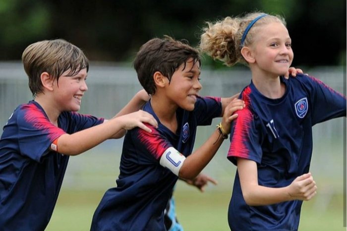 Escola de futebol gratuita e exclusiva para meninas? Esse lugar