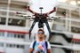  PORTO ALEGRE,BRASIL,RS - 28/03/2014 - O técnico em climatização Cristhian Vargas , 25 anos, comprou dois drones para fotografar a obra do Beira Rio.(FOTO:BRUNO ALENCASTRO/AGÊNCIA RBS)