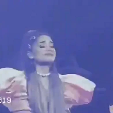 Ariana Grande, pop, chora, st louis