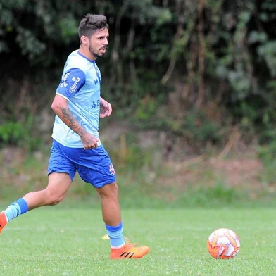  CAXIAS DO SUL, RS, BRASIL 08/03/2019Treino do SER Caxias antes do Clássico Ca-Juválido pelo Gauchão 2019. Na foto: Meia Rafael Gava (Felipe Nyland/Agência RBS)