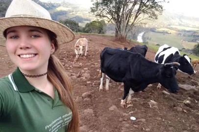 Getúlio Vargas (RS): Ana Gabriela Zorzan, 18 anos. Filha de produtores rurais de Getúlio Vargas, no norte do Estado, mora durante a semana em Sertão, onde cursa técnico em agropecuária no IFRS. Nos finais de semana, ajuda os pais na produção de leite e de grãos e também na gestão da propriedade de 32 hectares.