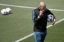  Real Madrids French coach Zinedine Zidane attends a training session during Real Madrids Media Open Day ahead of their UEFA Champions league final footbal match against Liverpool FC, in Madrid on May 22, 2018. / AFP PHOTO / Editoria: SPOLocal: MadridIndexador: GABRIEL BOUYSSecao: soccerFonte: AFPFotógrafo: STF