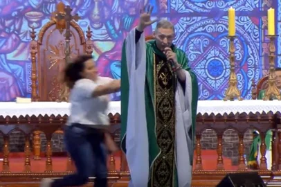 Mulher ataca Padre Marcelo Rossi