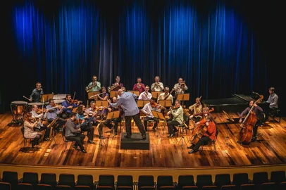 Oquestra da UCS apresenta o concerto Tropicália, no UCS Teatro, alusivo aos 50 anos da RBSTV Caxias.