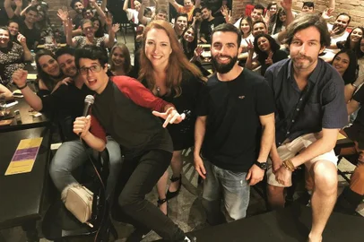 Stand Up Comedy In English será apresentado por Márcia Seibel, Rafael Campos, Carlinhos Gotta e Erick Clepton 