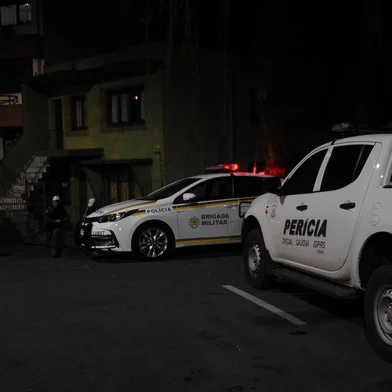  CAXIAS DO SUL, RS, BRASIL, 21/07/2019 - Por volta das 19h deste domingo (21), a Brigada Militar encontrou um corpo carbonizado dentro do antigo prédio INSS, na Rua Pinheiro Machado, no bairro São Pelegrino, em Caxias do Sul. (Marcelo Casagrande/Agência RBS)