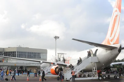  CAXIAS DO SUL, RS, BRASIL (01/07/2015) Aeroporto Hugo Cantergiani. Reportagem verifiza situação da chegada de ageiros, ponto de táxi e estacionamento em obras.   (Roni Rigon/Pioneiro)
