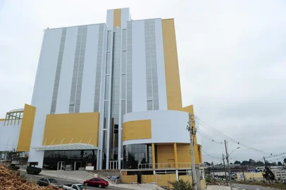 CAXIAS DO SUL, RS, BRASIL, 14/08/2018. DallOnder Axten Hotel, localizado às margens da RSC 453, em Caxias do Sul,   entra em operação em outubro DE 2018. O novo empreendimento pertence à Rede de Hotéis Dall´Onder, de Bento Gonçalves. (Porthus Junior/Agência RBS)