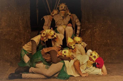 O Núcleo Teatral do Coletivo Enredo traz aos palcos de Caxias do Sul, ¿A Revolta do Moinho¿.O espetáculo acompanha os trabalhadores de um moinho que, revoltados com os abusos de seu patrão, iniciam um levante de espigas. A trama é uma sátira social que mistura drama épico e comédia.