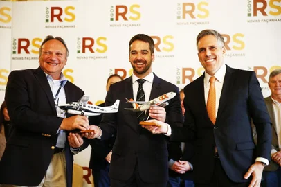  PORTO ALEGRE, RS, BRASIL, 25-07-2019: o Governador Eduardo Leite recebeu o presidente da Gol Linhas Aéreas, Paulo Kakinoff, para anúncio dos voos regionais e início da venda de passagens (FOTO FÉLIX ZUCCO/AGÊNCIA RBS, Editoria de Notícias).
