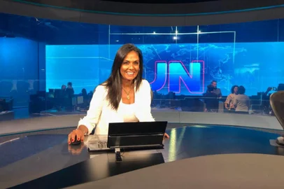 **exclusivo Flávia Requião: Cristina Ranzolin em visita à Globo, na bancada do Jornal Nacional.
