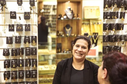  PORTO ALEGRE, RS, BRASIL - 26/07/2019Entre as profissões que mais contratam em 2019 está a de gerente de varejo. Na foto, Simone Silveira, contratada para esta função recentemente