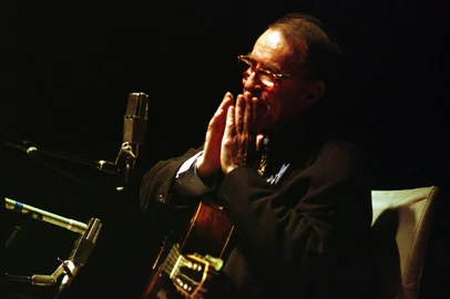Show de João Gilberto no Americel Hall em Brasília. 14/10/2001#PÁGINA: 1#EDIÇÃO:2ªFD Fonte: CB Press DVG Fotógrafo: Paulo de Araújo