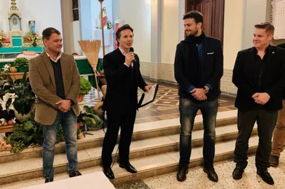 Prefeito Daniel Guerra participou da missa na Igreja Matriz de Fazenda Souza no dia 24 de julho. 