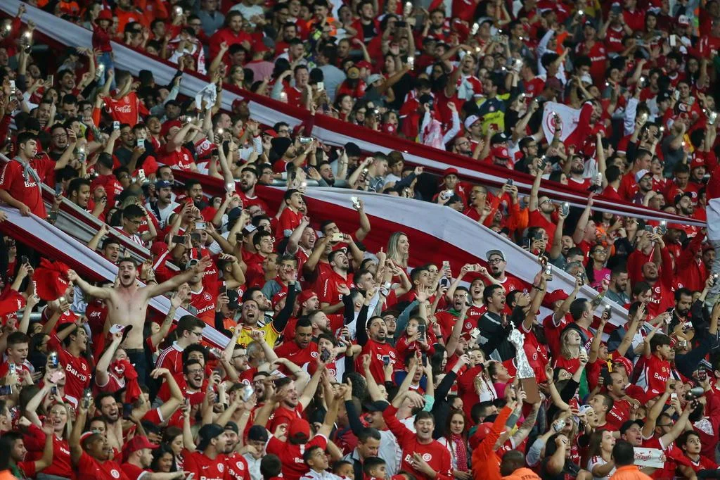 A torcida do Inter deu show e transformou o Beira-Rio em um caldeirão ...