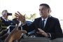 Presidente Jair Bolsonaro concede entrevista na saída do Palácio do Alvorada