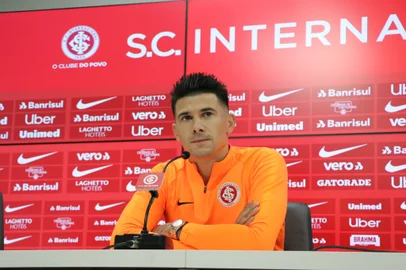 Zagueiro do Inter Víctor Cuesta 