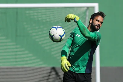 Agora no Fluminense, goleiro Muriel enfrentará o Inter pela primeira vez