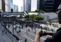 Greve e protestos provocam caos no transporte público e paralisam aeroporto em Hong Kong