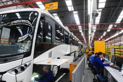  CAXIAS DO SUL, RS, BRASIL (07/07/2015) Marcopolo 2015. Empresa Marcopolo investe em tecnologia para produzir ônibus, cujos veículos são exportados para mais de cem países.    (Roni Rigon/Pioneiro)