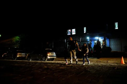  CAXIAS DO SUL, RS, BRASIL (01/08/2019)Saída da Escola Raio de Luz na Avenida Barão de Santo Ângelo no bairro Jardelino Ramos. Pais reclamam da falta de sinalização (faixa de segurança apagada) e de falta de fiscais. (Antonio Valiente/Agência RBS)