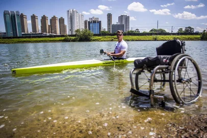 Fernando Fernandes poses for a portrait for the Wings For Life World Run at Sao Paulo, Brazil on January 27th, 2014 // Fabio Piva/Red Bull Content Pool // P-20140129-00134 // Usage for editorial use only // Please go to www.redbullcontentpool.com for further information. //