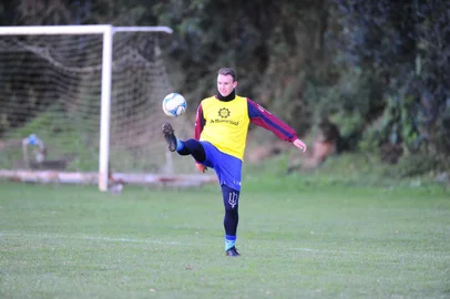  CAXIAS DO SUL, RS, BRASIL, 05/07/2019. Treino do Caxias no campo suplementar. O Caxias está disputando as oitavas de final da série D do Campeonato Brasileiro. Na foto, zagueiro Jean. (Porthus Junor/Agência RBS)