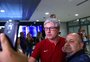 Festa da torcida, aplausos para Odair e discurso "pés no chão": como foi a chegada do Inter a Porto Alegre