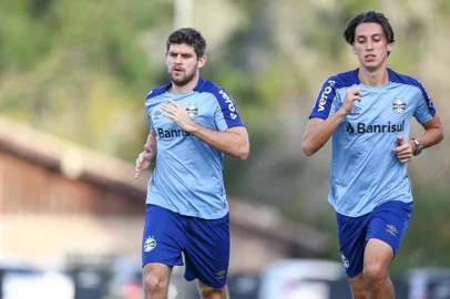 Grêmio - treino - Geromel e Kannemann. FOTO LUCAS UEBEL, GRÊMIO, DIVULGAÇÃO