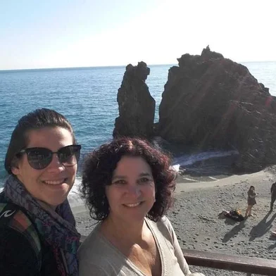 Cinque Terre, na Itália, pode ser visitada de trem, a pé ou de barco. Na foto, Monterosso al Mare no inverno, quando o movimento é menor e é possível curtir a natureza por meio de trilhas que ladeiam as vilas centenárias à beira-mar.Sofia Farenzena e Marcia Merllo, de Porto Alegre, em janeiro de 2017