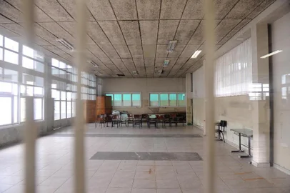  CAXIAS DO SUL, RS, BRASIL (08/08/2019)Os problemas enfrentados atualmente pelo Instituto Cristóvão de Mendoza tem relação com a forma como sucessivas gestões lidaram com a manutenção do prédio. Na foto, antigo bar que está inacessível e exige reforma do telhado. (Antonio Valiente/Agência RBS)