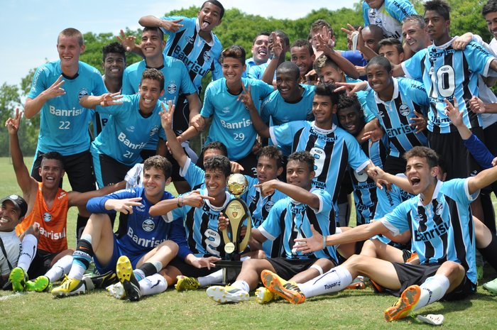 Após ajuda na reformulação da base, Tiago Nunes volta ao Grêmio em busca de sucesso com time profissional