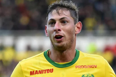  (FILES) In this file photo taken on November 4, 2018 Nantes Argentinian forward Emiliano Sala celebrates after scoring a goal during the French L1 football match between Nantes (FC) and Guingamp (EAG), at the La Beaujoire stadium in Nantes, western France. - Footballer Emiliano Sala and the pilot flying his plane when it crashed were likely exposed to potentially fatal levels of carbon monoxide, investigators announced on August 14, 2019. Toxicology tests found that the passenger had a high saturation level of COHb (the combination product of carbon monoxide and haemoglobin), Britains Air Accidents Investigation Branch (AAIB) said in a special bulletin. (Photo by JEAN-FRANCOIS MONIER / AFP)Editoria: SPOLocal: NantesIndexador: JEAN-FRANCOIS MONIERSecao: soccerFonte: AFPFotógrafo: STR