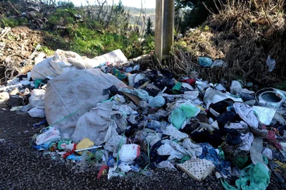  CAXIAS DO SUL, RS, BRASIL, 15/08/2019Lixo espalhado na cabeceria da represa da maestra. (Lucas Amorelli/Agência RBS)